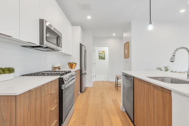 3992 Washington St 303, Boston, MA 02131