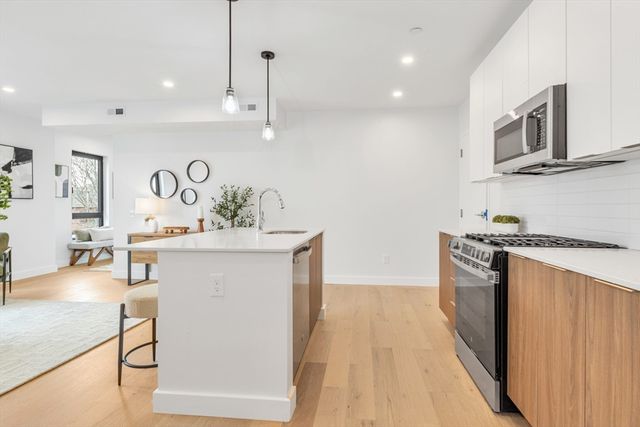 3992 Washington St 303, Boston, MA 02131