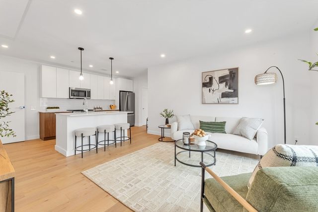 3992 Washington St 303, Boston, MA 02131