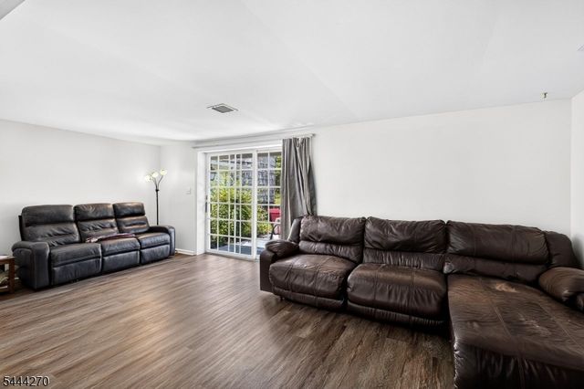 127 W End Ave, Newton Town, NJ 07860
