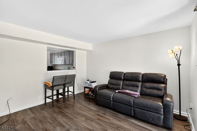 127 W End Ave, Newton Town, NJ 07860