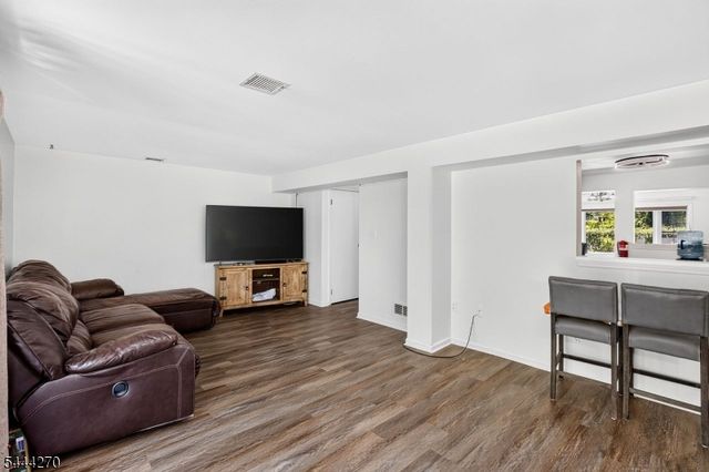 127 W End Ave, Newton Town, NJ 07860