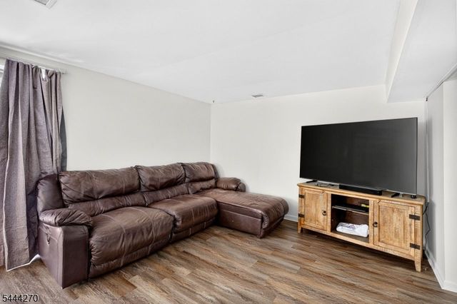 127 W End Ave, Newton Town, NJ 07860