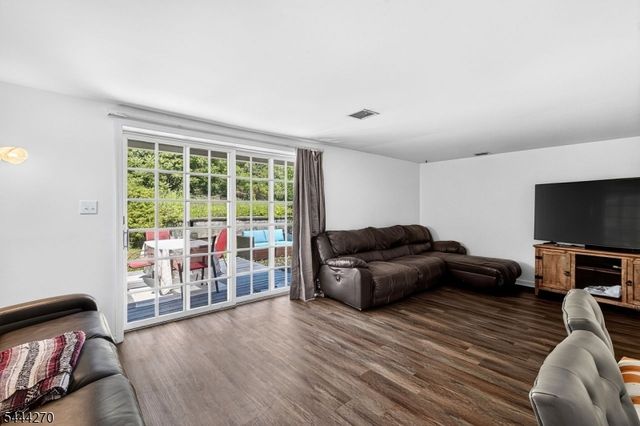 127 W End Ave, Newton Town, NJ 07860