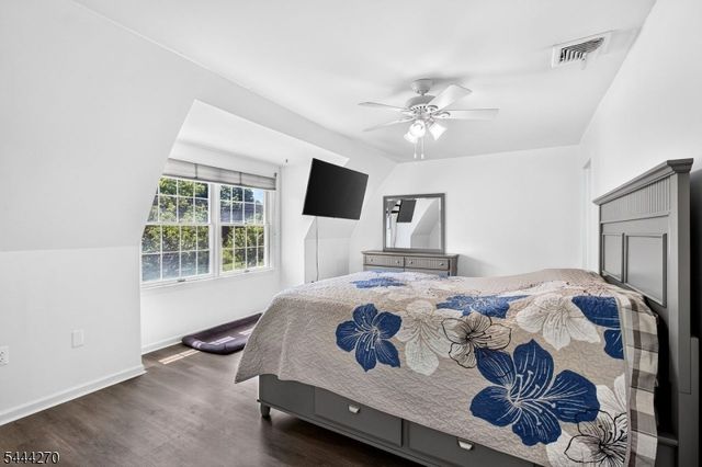 127 W End Ave, Newton Town, NJ 07860