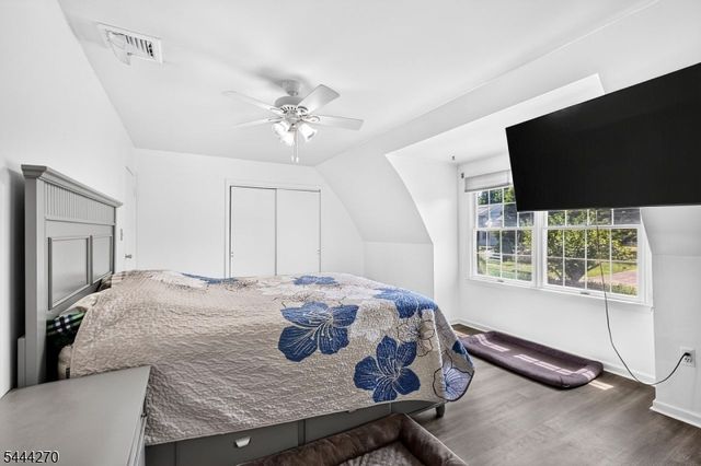 127 W End Ave, Newton Town, NJ 07860