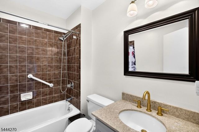 127 W End Ave, Newton Town, NJ 07860