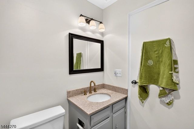 127 W End Ave, Newton Town, NJ 07860