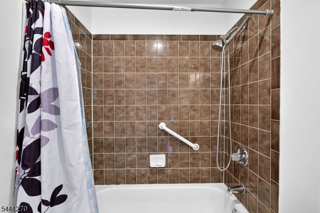127 W End Ave, Newton Town, NJ 07860