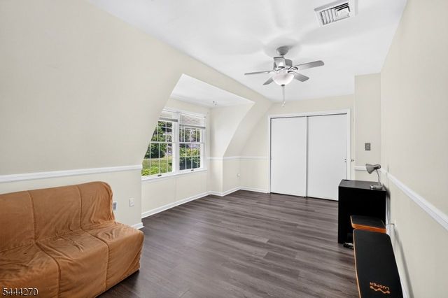 127 W End Ave, Newton Town, NJ 07860