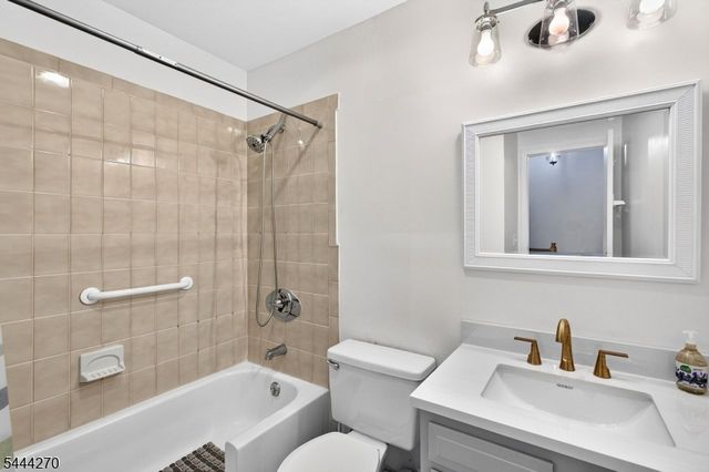 127 W End Ave, Newton Town, NJ 07860
