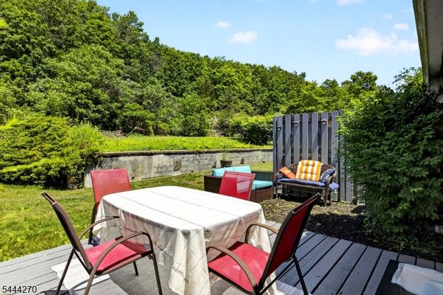127 W End Ave, Newton Town, NJ 07860