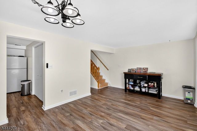 127 W End Ave, Newton Town, NJ 07860