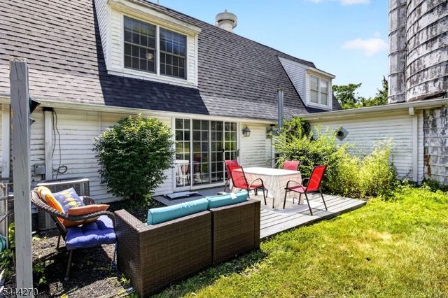 127 W End Ave, Newton Town, NJ 07860