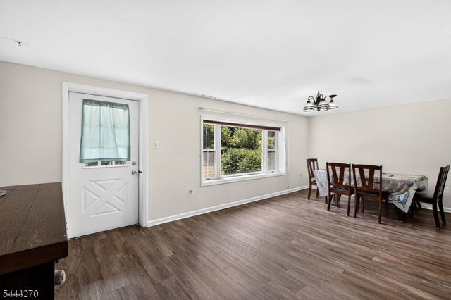 127 W End Ave, Newton Town, NJ 07860
