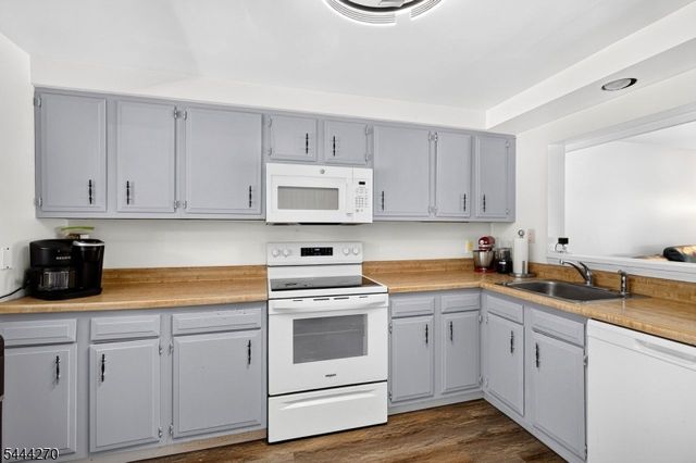 127 W End Ave, Newton Town, NJ 07860