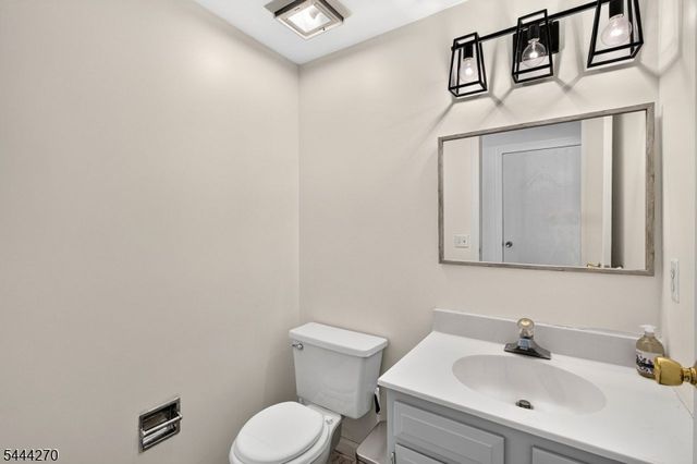 127 W End Ave, Newton Town, NJ 07860