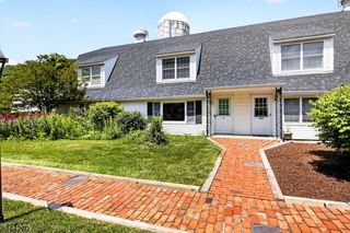 127 W End Ave, Newton Town, NJ 07860