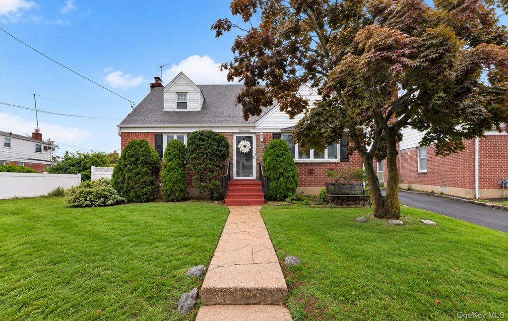 11 White Street, Valley Stream, NY 11580 — photo 2