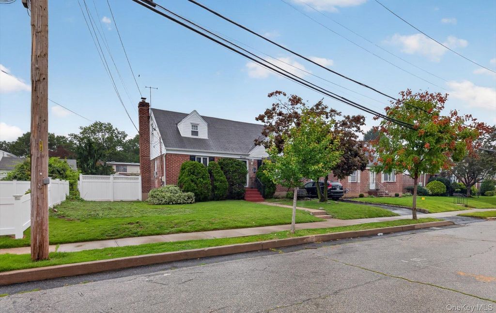 11 White Street, Valley Stream, NY 11580 — photo 3