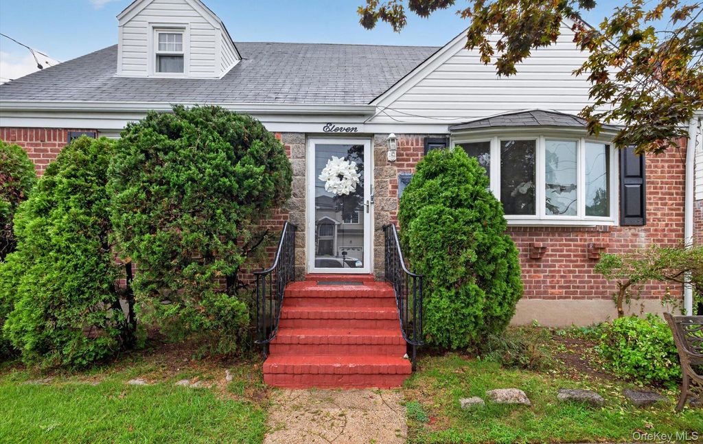 11 White Street, Valley Stream, NY 11580 — photo 4