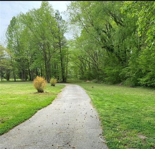 7650 Gatsby LN, Gloucester, VA 23061