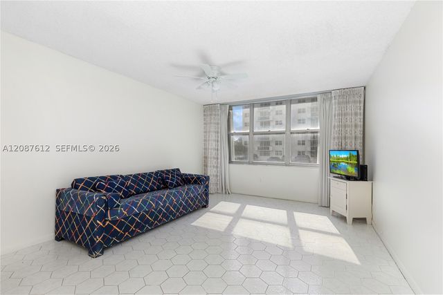 2751 S Ocean Dr 208S, Hollywood, FL 33019