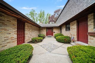 2727 S Lakeshore Drive E 20, Shoreham Vllg, MI 49085