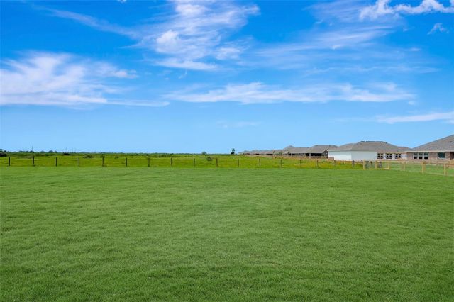 221 Dunovant Drive, Sealy, TX 77474