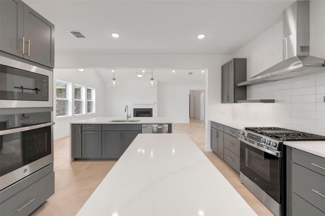 221 Dunovant Drive, Sealy, TX 77474