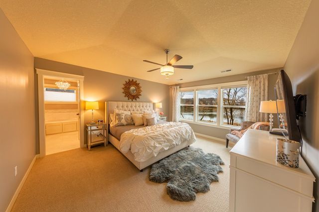 8860 67th Street Bay S, Cottage Grove, MN 55016