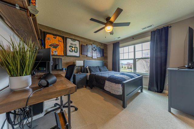 8860 67th Street Bay S, Cottage Grove, MN 55016