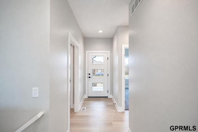 10527 Wayborough Lane, Lincoln, NE 68527
