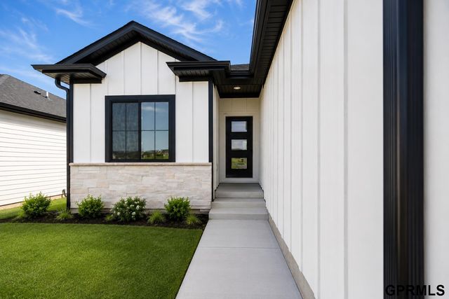 10527 Wayborough Lane, Lincoln, NE 68527