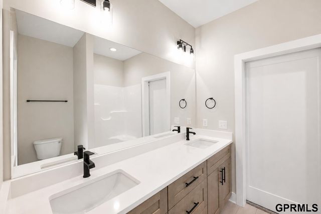 10527 Wayborough Lane, Lincoln, NE 68527