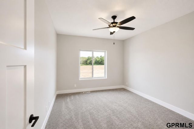 10527 Wayborough Lane, Lincoln, NE 68527