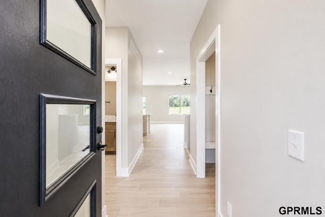 10527 Wayborough Lane, Lincoln, NE 68527