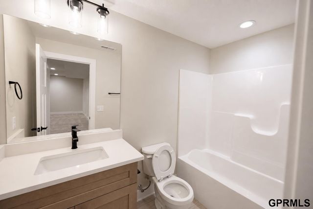 10527 Wayborough Lane, Lincoln, NE 68527