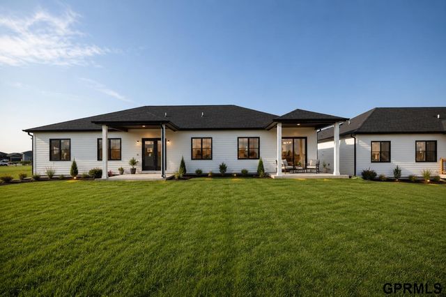 10527 Wayborough Lane, Lincoln, NE 68527