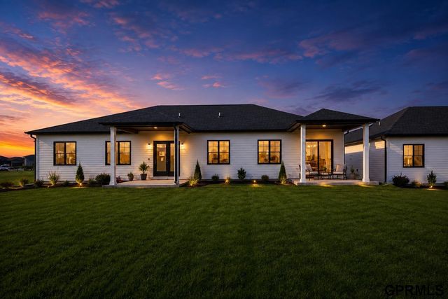 10527 Wayborough Lane, Lincoln, NE 68527