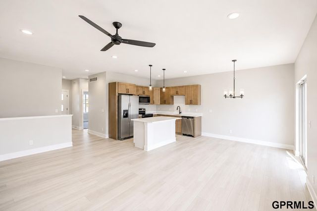 10527 Wayborough Lane, Lincoln, NE 68527