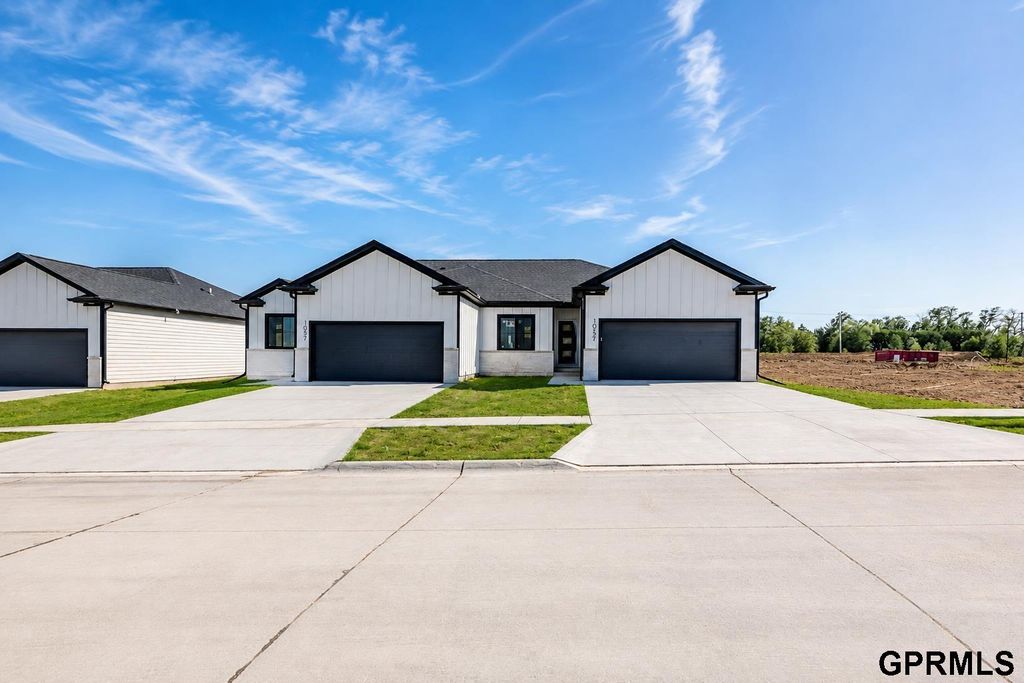 10527 Wayborough Lane, Lincoln, NE 68527
