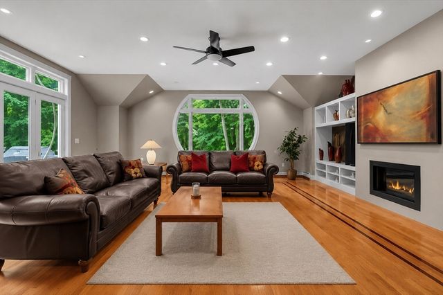 22 Tanglewood Road, Wellesley, MA 02481