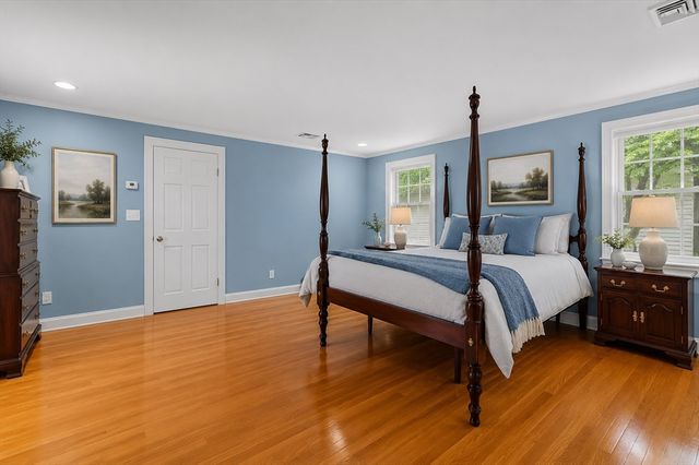 22 Tanglewood Road, Wellesley, MA 02481