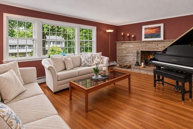 22 Tanglewood Road, Wellesley, MA 02481