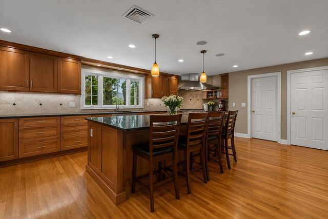 22 Tanglewood Road, Wellesley, MA 02481