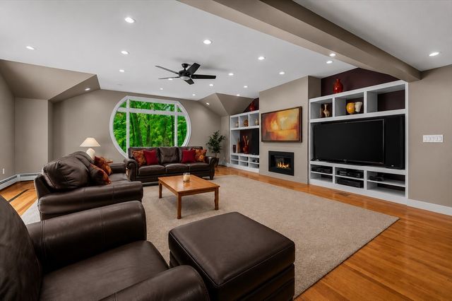 22 Tanglewood Road, Wellesley, MA 02481