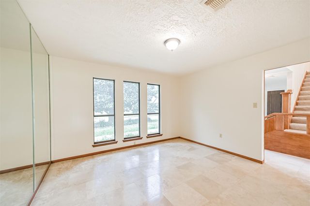 16040 Dunes Drive, Crosby, TX 77532
