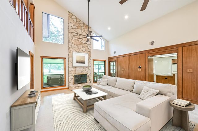 16040 Dunes Drive, Crosby, TX 77532