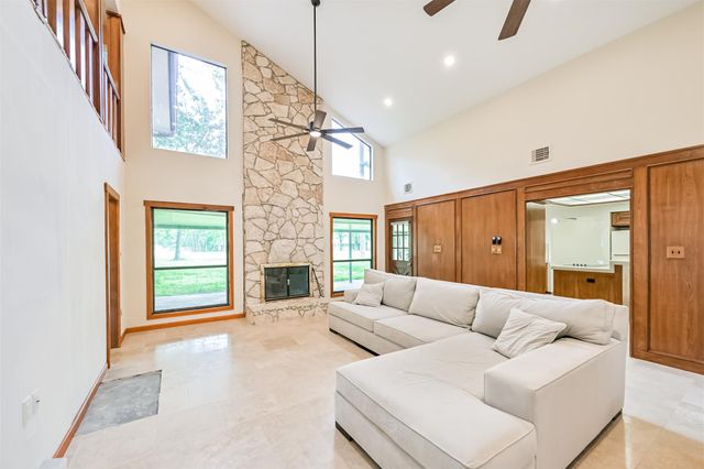 16040 Dunes Drive, Crosby, TX 77532